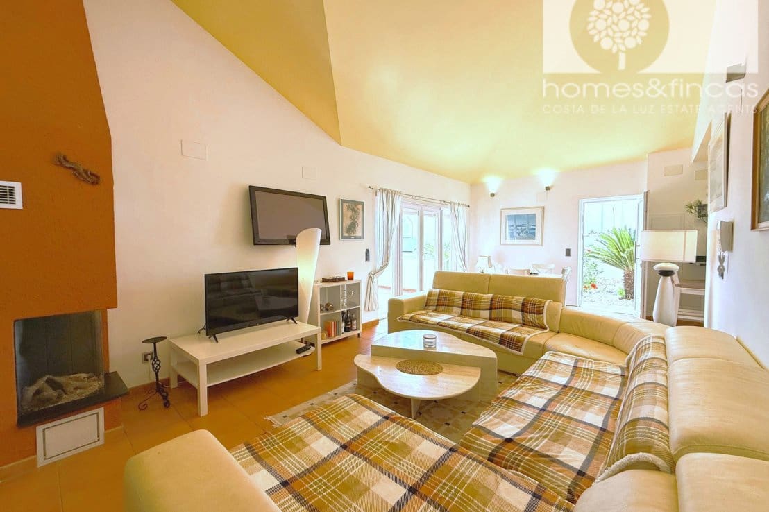 5 bedroom Villa for sale in Ayamonte with pool - € 549,000 (Ref: 9819145)