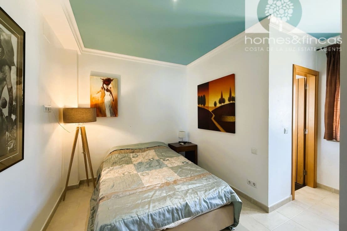 5 bedroom Villa for sale in Ayamonte with pool - € 549,000 (Ref: 9819145)