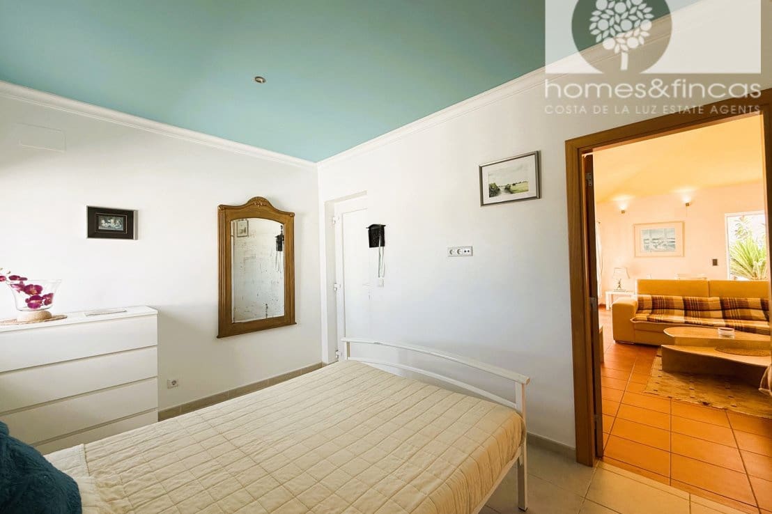 5 bedroom Villa for sale in Ayamonte with pool - € 549,000 (Ref: 9819145)