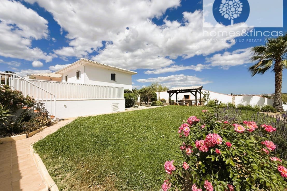 5 bedroom Villa for sale in Ayamonte with pool - € 549,000 (Ref: 9819145)