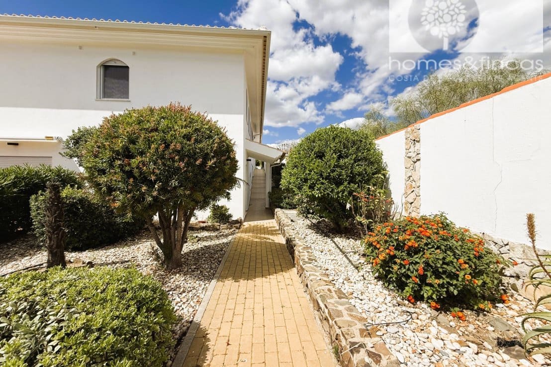 5 bedroom Villa for sale in Ayamonte with pool - € 549,000 (Ref: 9819145)