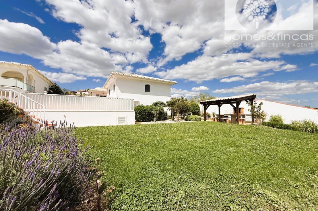 5 bedroom Villa for sale in Ayamonte with pool - € 549,000 (Ref: 9819145)
