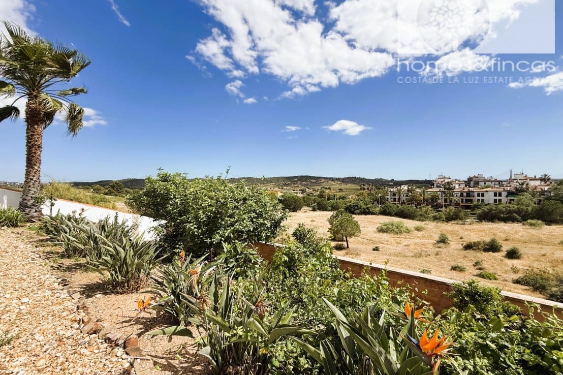 5 bedroom Villa for sale in Ayamonte with pool - € 549,000 (Ref: 9819145)