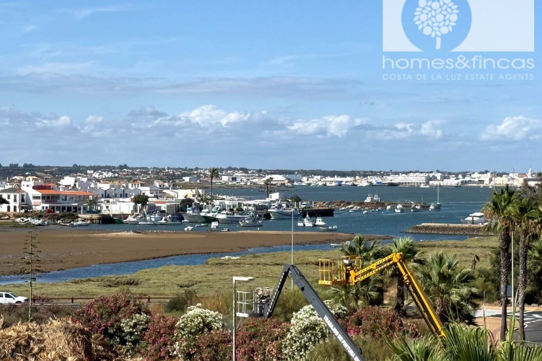 2 bedroom Apartment for sale in Ayamonte with pool garage - € 290,000 (Ref: 9928032)