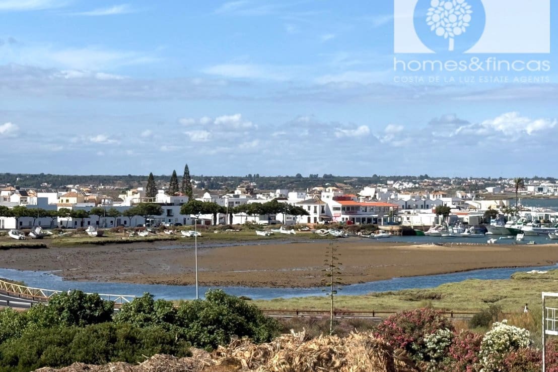 2 bedroom Apartment for sale in Ayamonte with pool garage - € 290,000 (Ref: 9928032)