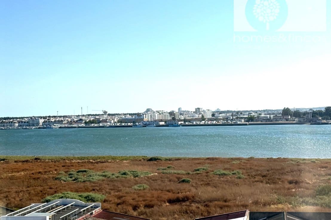 4 bedroom Apartment for sale in Ayamonte - € 180,000 (Ref: 9958516)