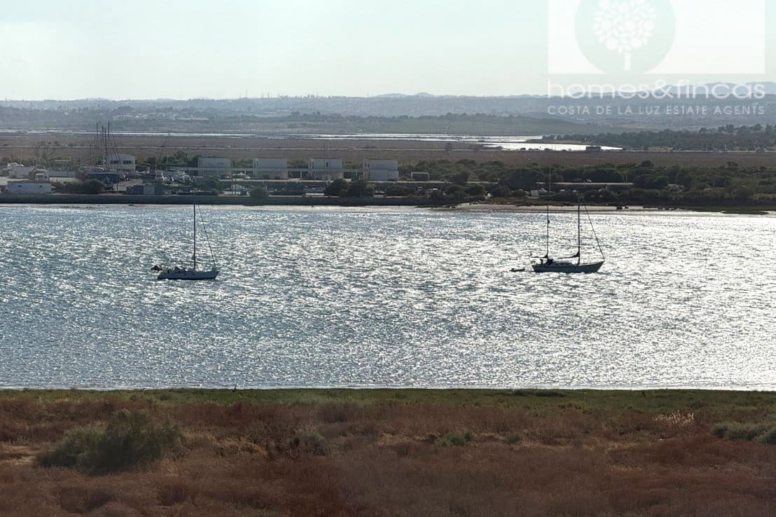 4 bedroom Apartment for sale in Ayamonte - € 180,000 (Ref: 9958516)