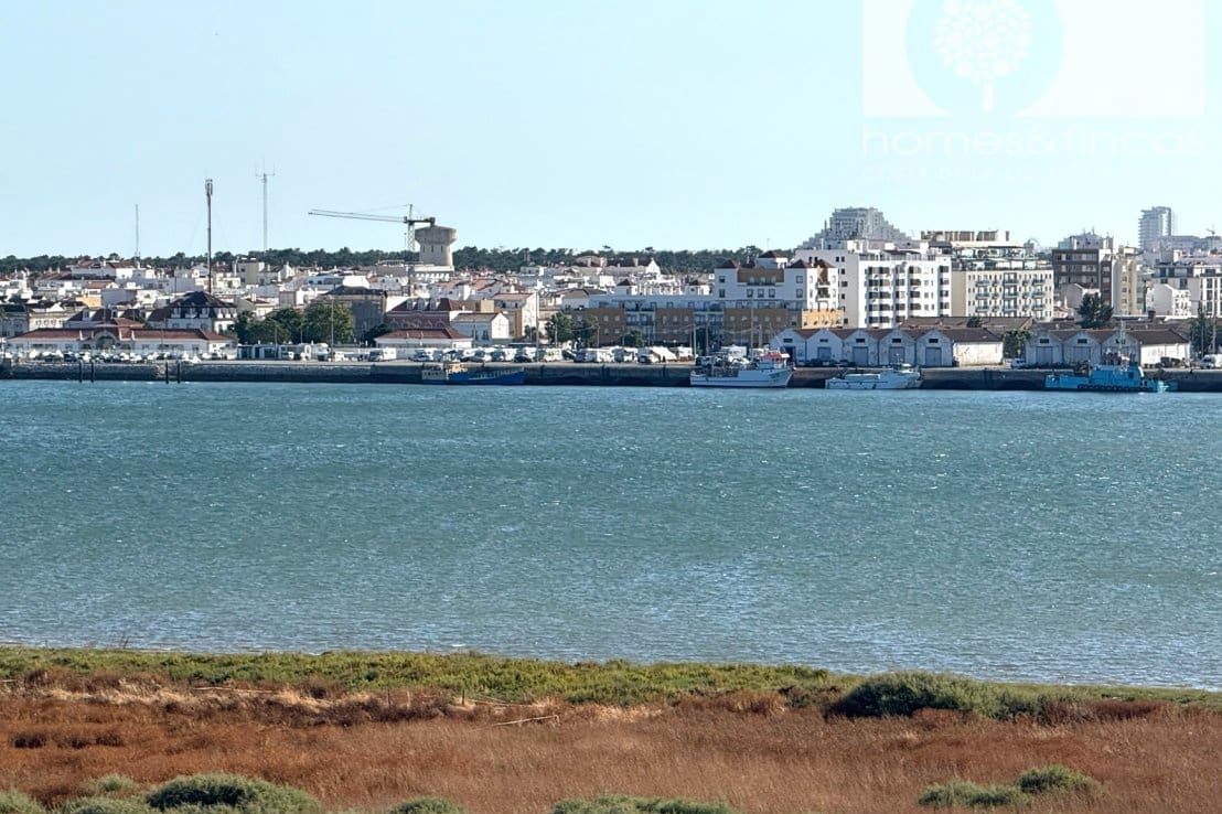 4 bedroom Apartment for sale in Ayamonte - € 180,000 (Ref: 9958516)