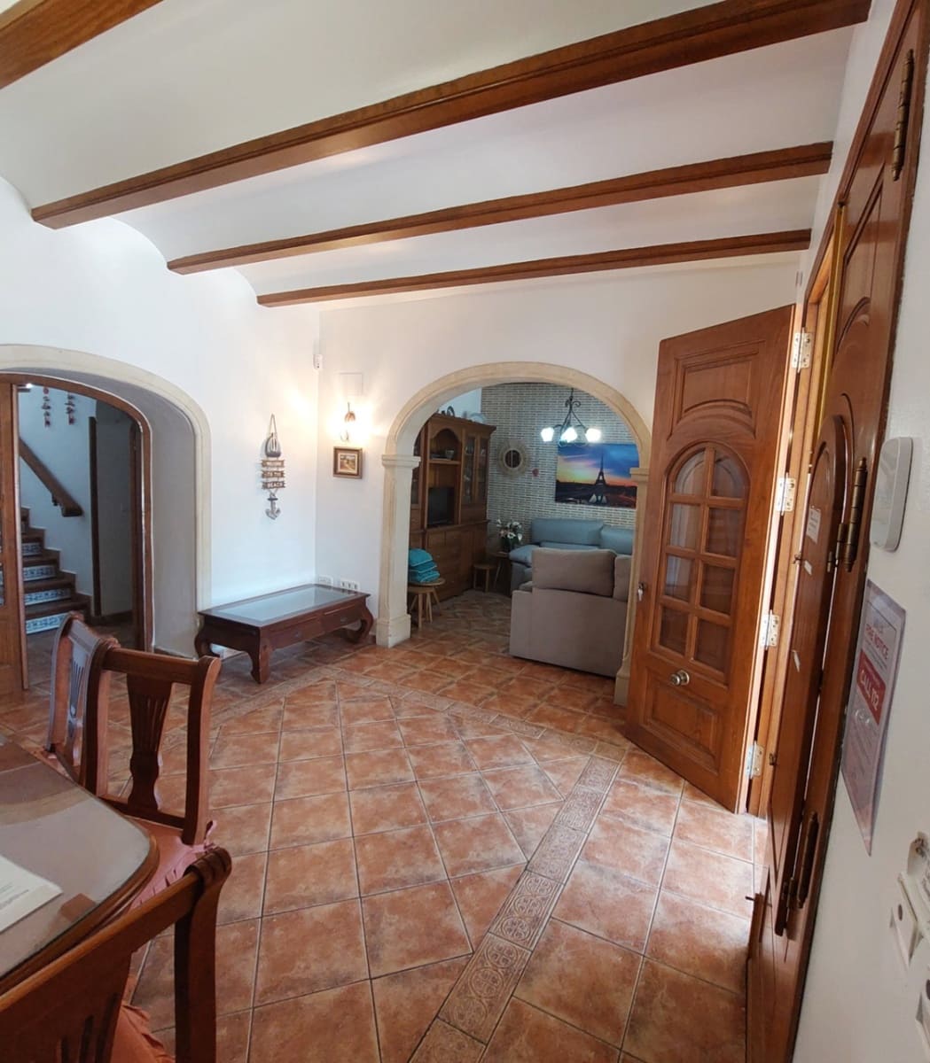 8 slaapkamer Villa te koop in Calpe / Calp met zwembad garage - € 800.000 (Ref: 10165657)