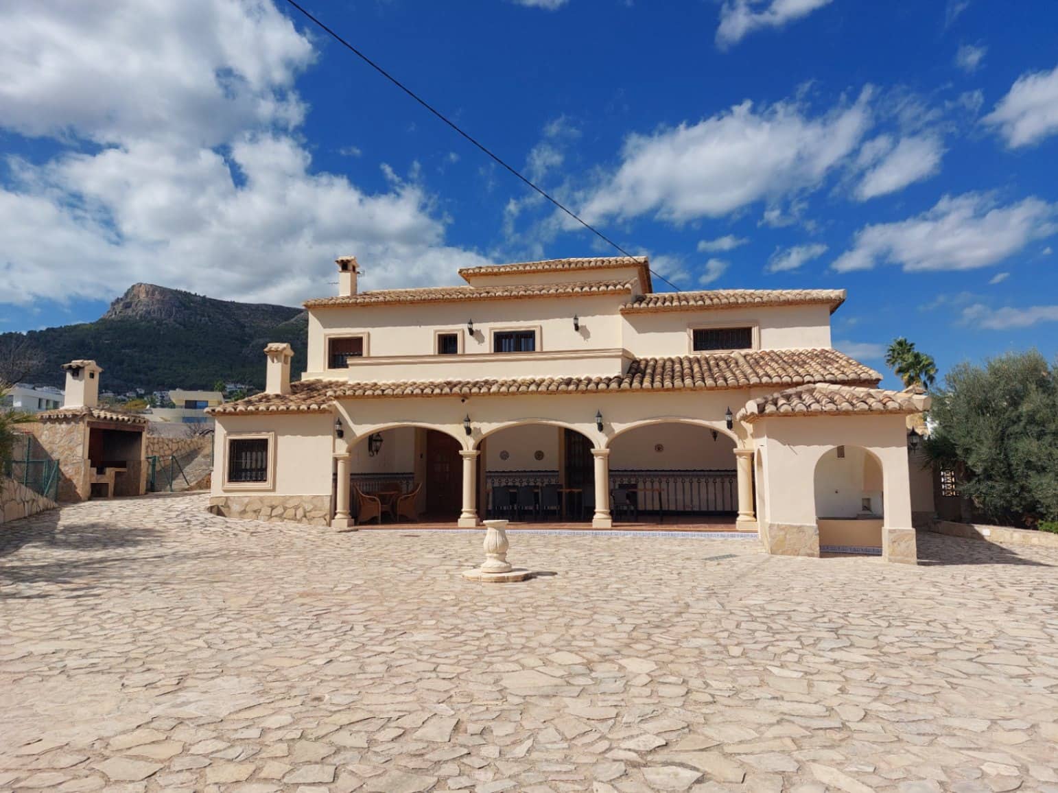 8 slaapkamer Villa te koop in Calpe / Calp met zwembad garage - € 800.000 (Ref: 10165657)