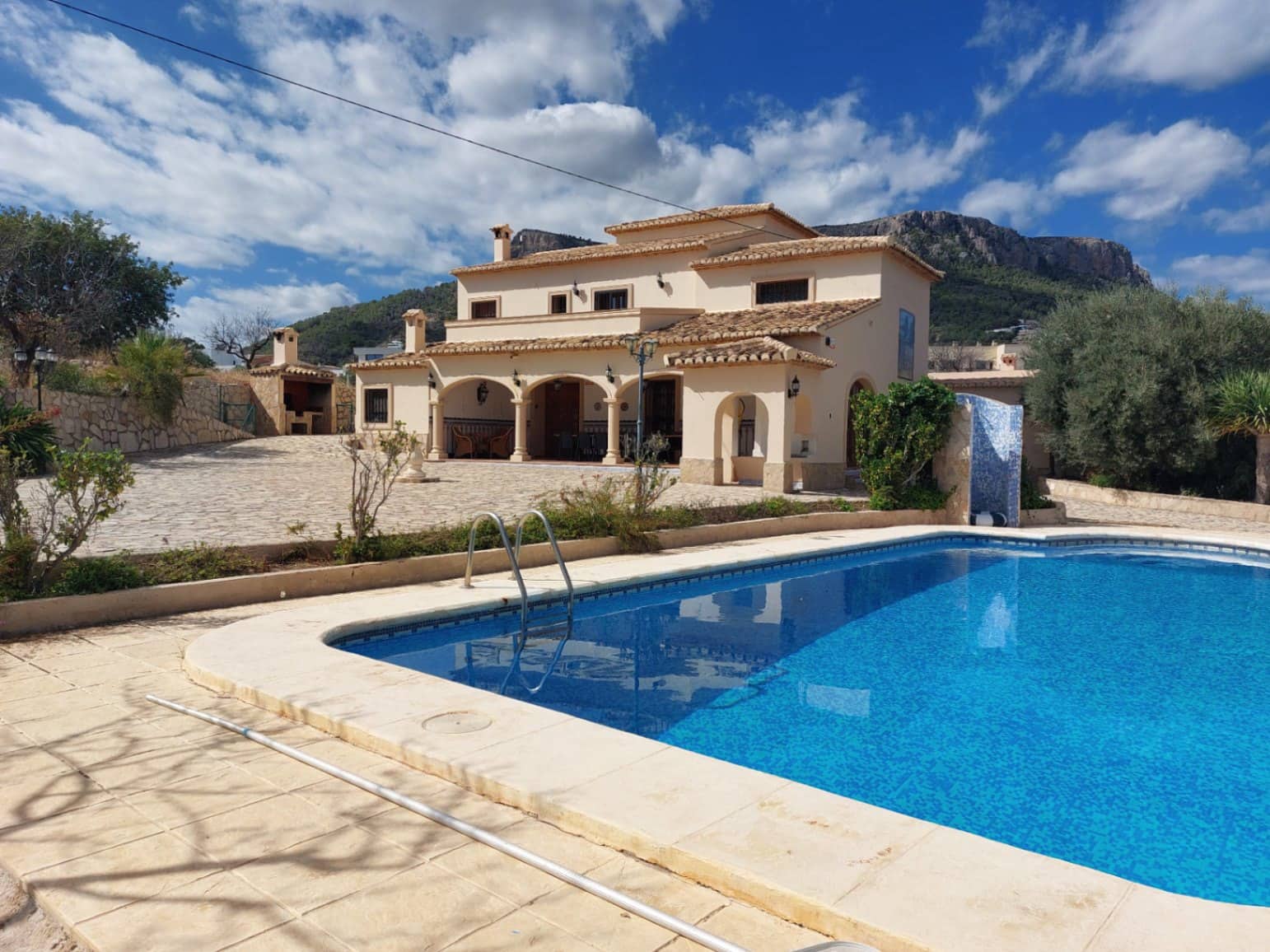 8 slaapkamer Villa te koop in Calpe / Calp met zwembad garage - € 800.000 (Ref: 10165657)