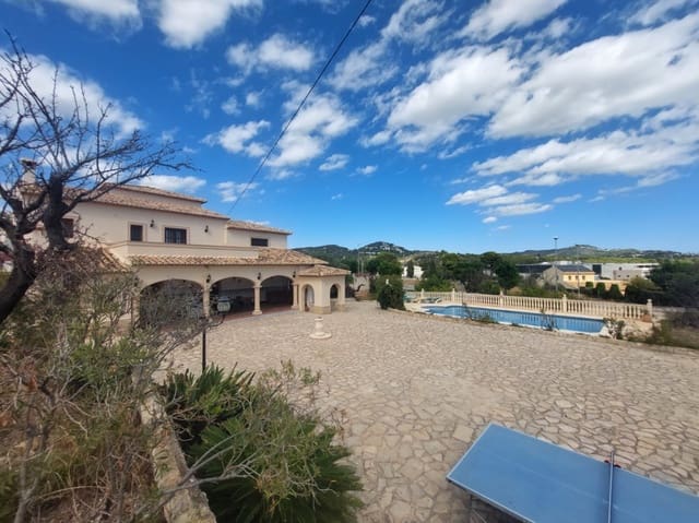 8 slaapkamer Villa te koop in Pueblo, Calpe / Calp met zwembad garage - € 800.000 (Ref: 10165657)