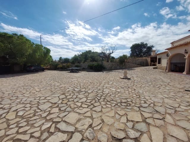 8 slaapkamer Villa te koop in Pueblo, Calpe / Calp met zwembad garage - € 800.000 (Ref: 10165657)