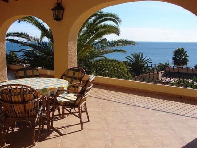 3 sovrum Villa till salu i Pueblo, Calpe / Calp med pool garage - 1 200 000 € (Ref: 5233079)