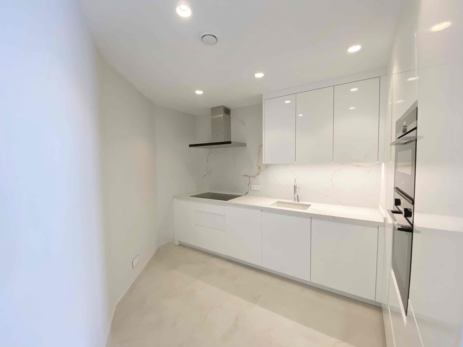 4 sypialnia Penthouse na sprzedaż w Benidorm z basenem garażem - 1 650 000 € (Ref: 5233315)