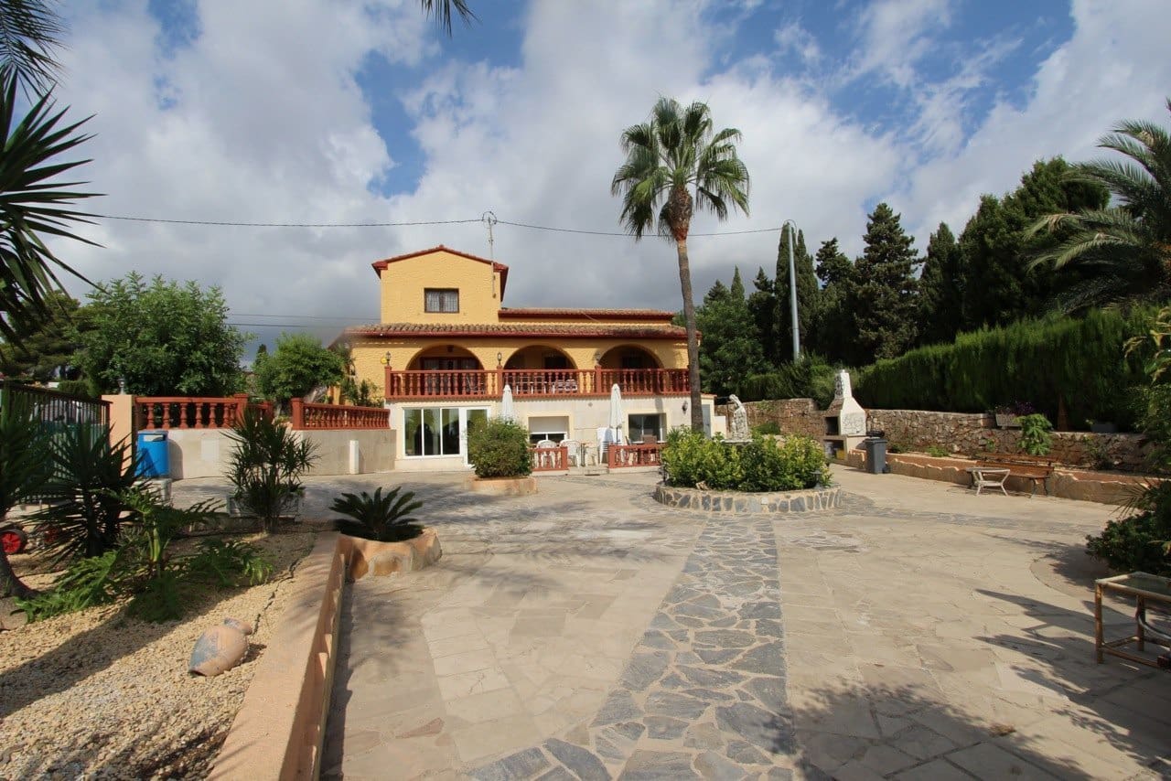 7 bedroom Villa for sale in Calpe / Calp with pool garage - € 1,200,000 (Ref: 5233345)
