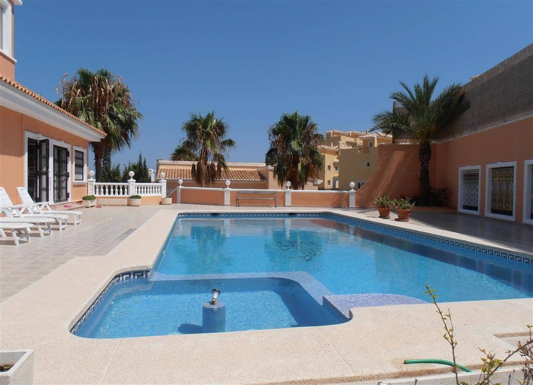Chalet de 5 habitaciones en Calpe / Calp en venta con piscina garaje - 895.000 € (Ref: 5233378)