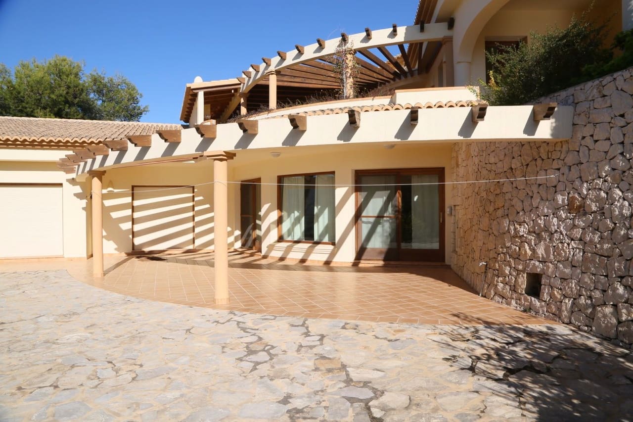 4 bedroom Villa for sale in Calpe / Calp with pool garage - € 3,000,000 (Ref: 6461531)