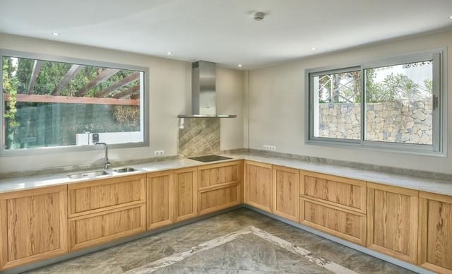 3 sypialnia Willa na sprzedaż w Calpe / Calp z basenem garażem - 2 950 000 € (Ref: 7274484)