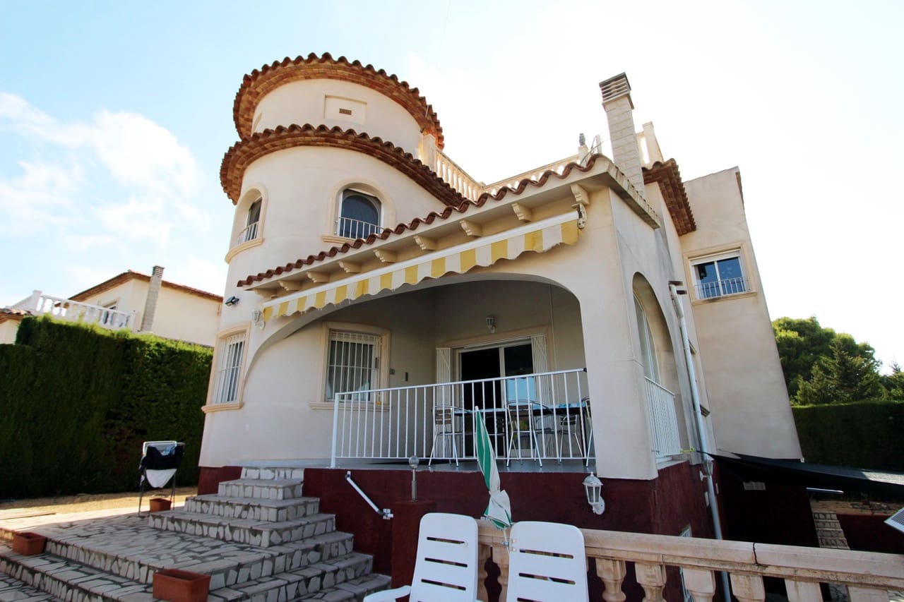 5 bedroom Villa for sale in Calpe / Calp with pool garage - € 745,000 (Ref: 7748921)