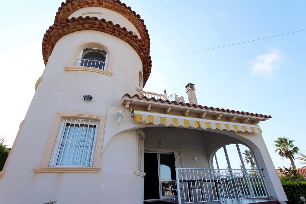 5 bedroom Villa for sale in Calpe / Calp with pool garage - € 745,000 (Ref: 7748921)