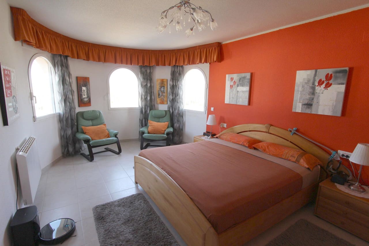 5 bedroom Villa for sale in Calpe / Calp with pool garage - € 745,000 (Ref: 7748921)