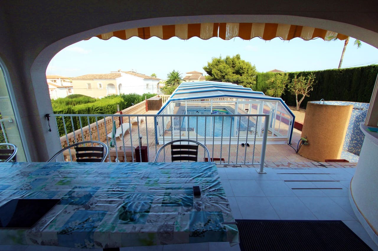 5 bedroom Villa for sale in Calpe / Calp with pool garage - € 745,000 (Ref: 7748921)
