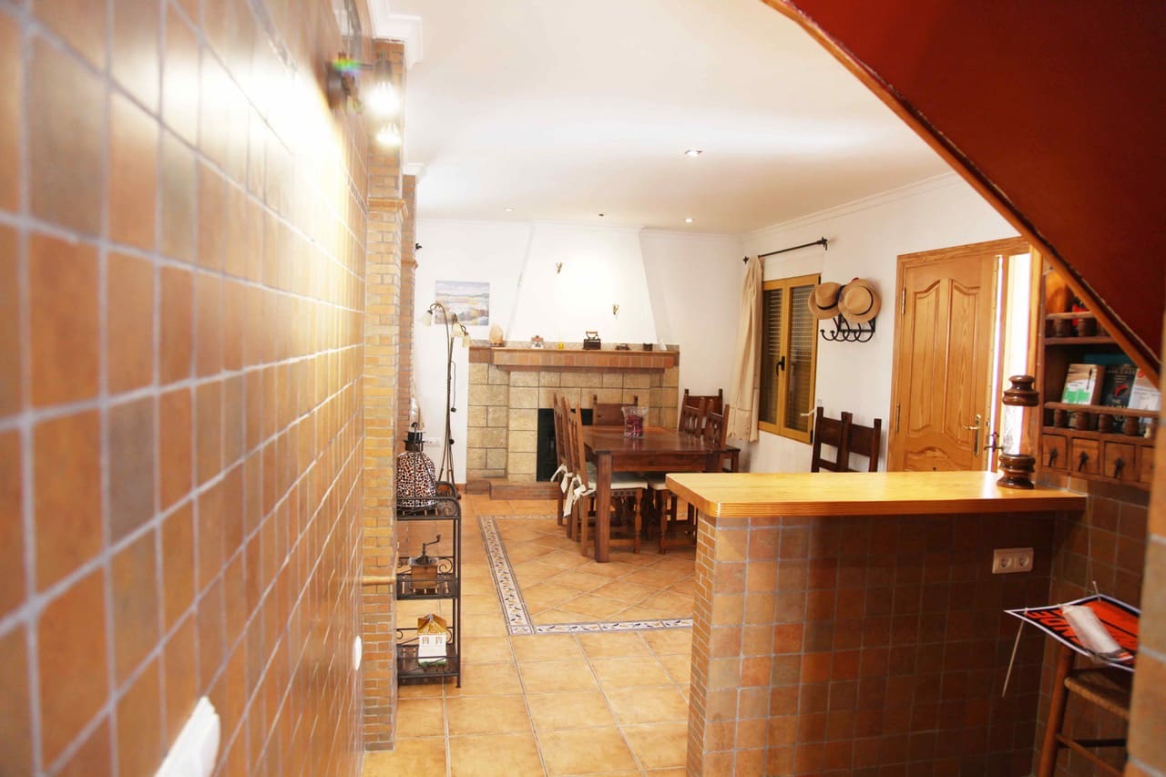 5 sypialnia Willa na sprzedaż w Calpe / Calp z basenem garażem - 650 000 € (Ref: 8198125)