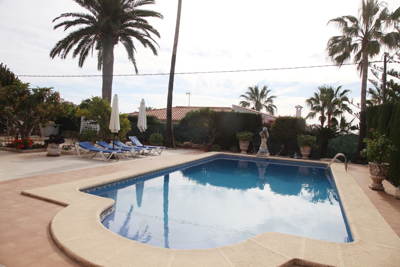 Chalet de 5 habitaciones en Calpe / Calp en venta con piscina garaje - 825.000 € (Ref: 8221257)