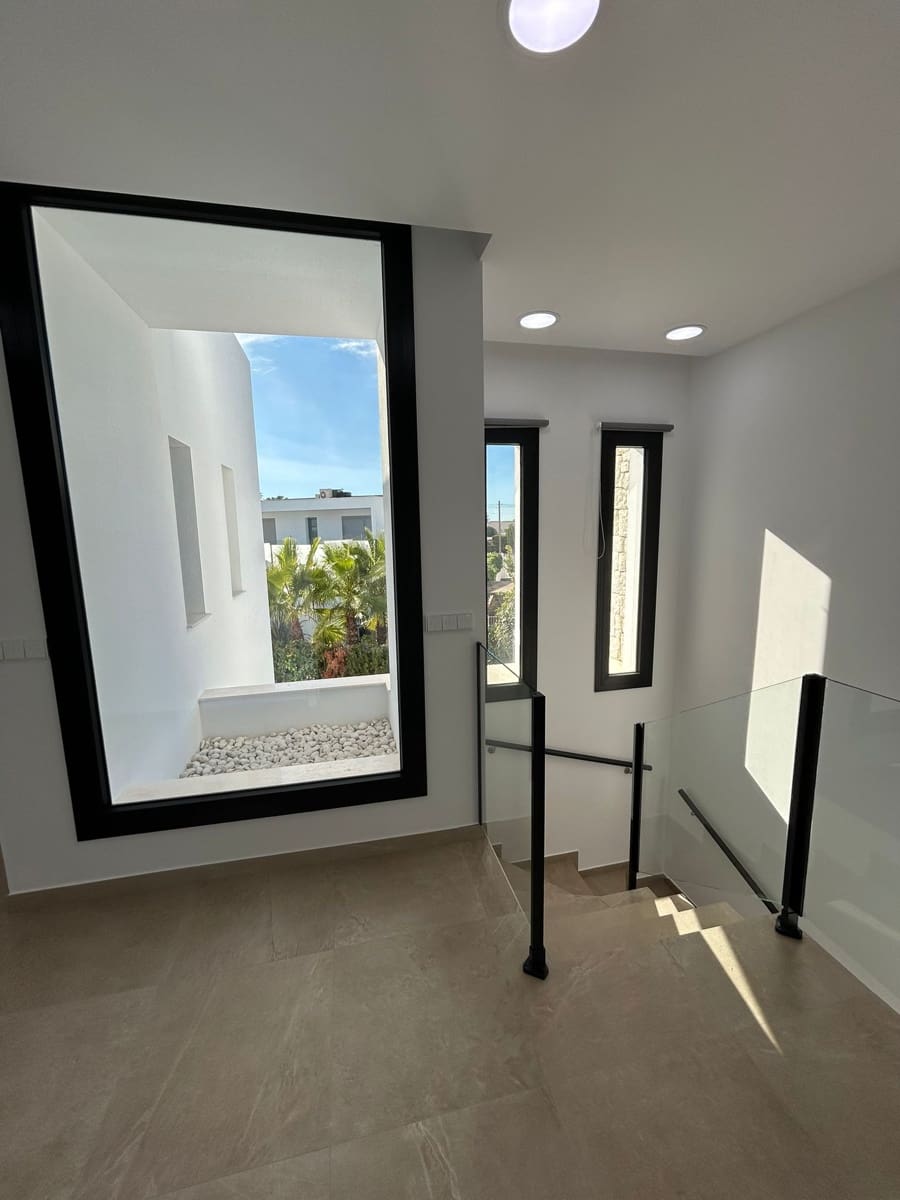 3 bedroom Villa for sale in Benissa - € 1,175,000 (Ref: 9844359)