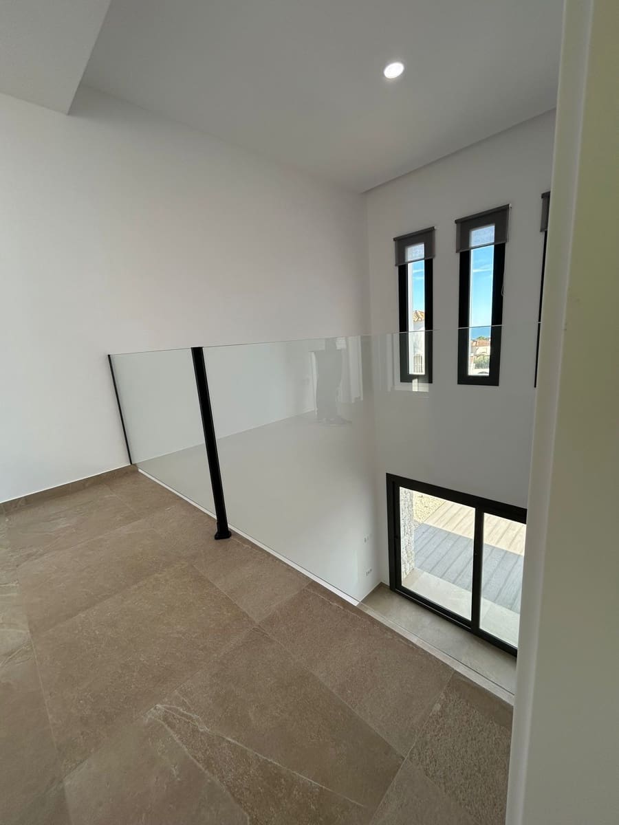 3 bedroom Villa for sale in Benissa - € 1,175,000 (Ref: 9844359)