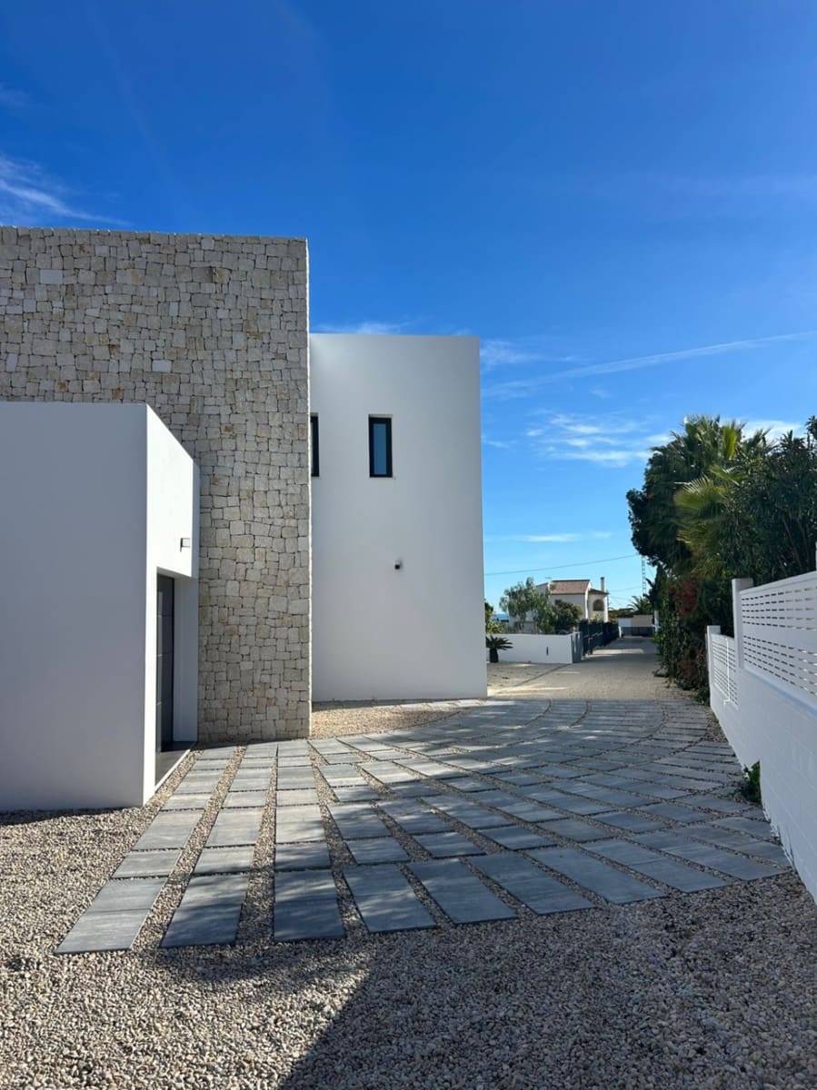 3 bedroom Villa for sale in Benissa - € 1,175,000 (Ref: 9844359)