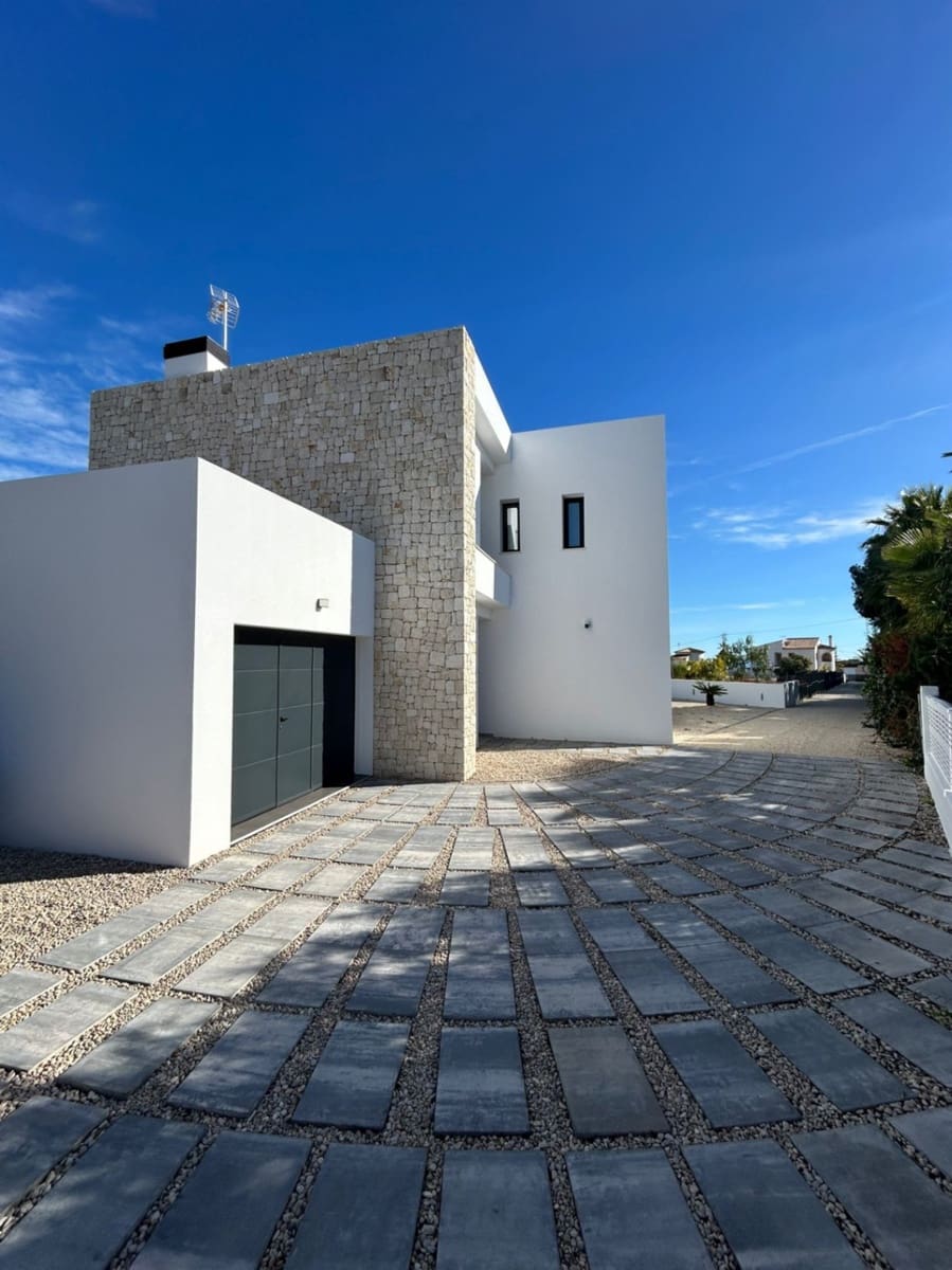3 bedroom Villa for sale in Benissa - € 1,175,000 (Ref: 9844359)