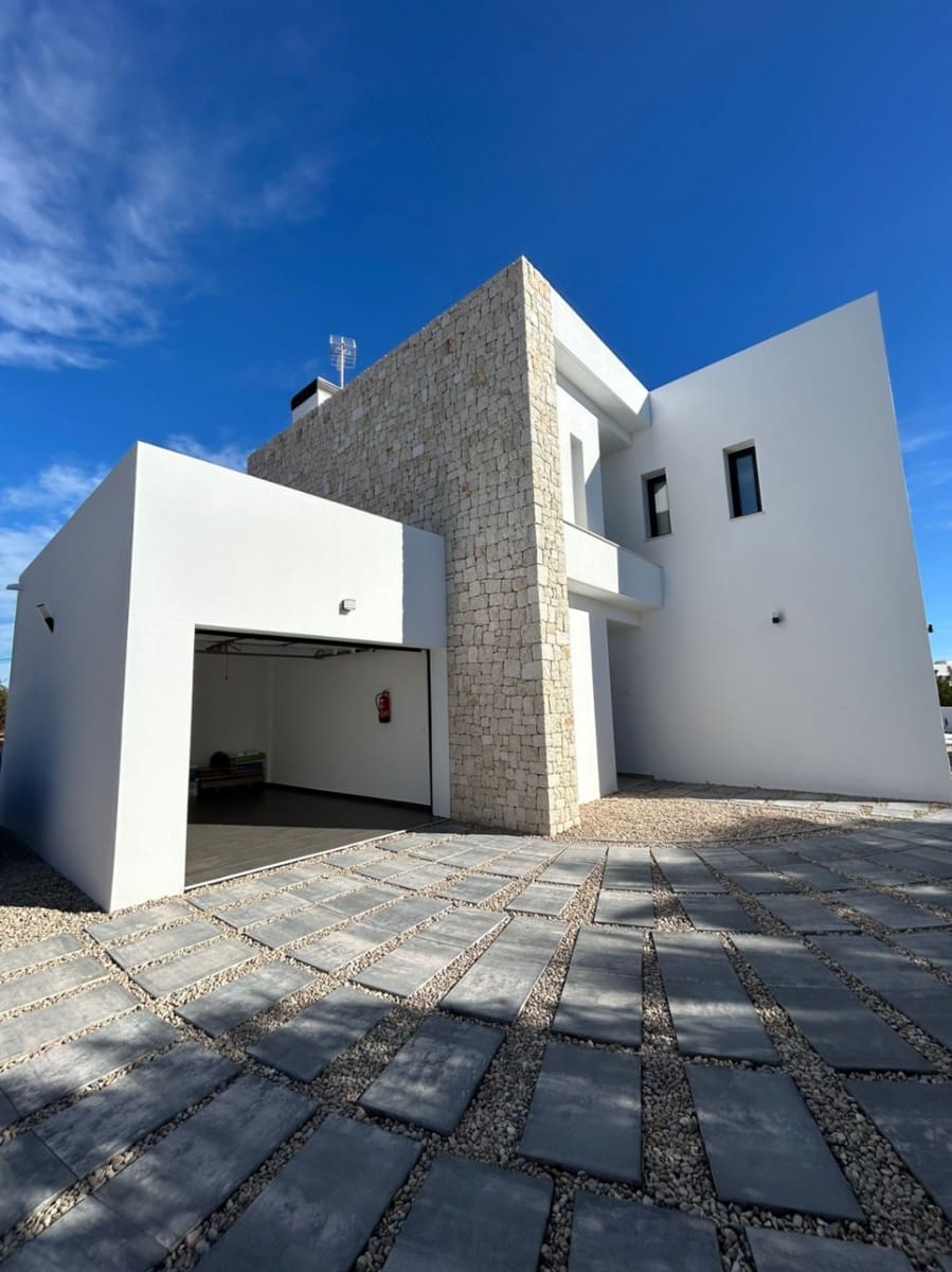 3 bedroom Villa for sale in Benissa - € 1,175,000 (Ref: 9844359)