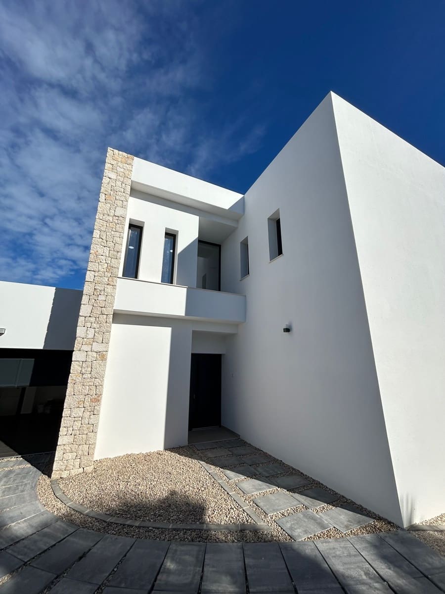 3 bedroom Villa for sale in Benissa - € 1,175,000 (Ref: 9844359)