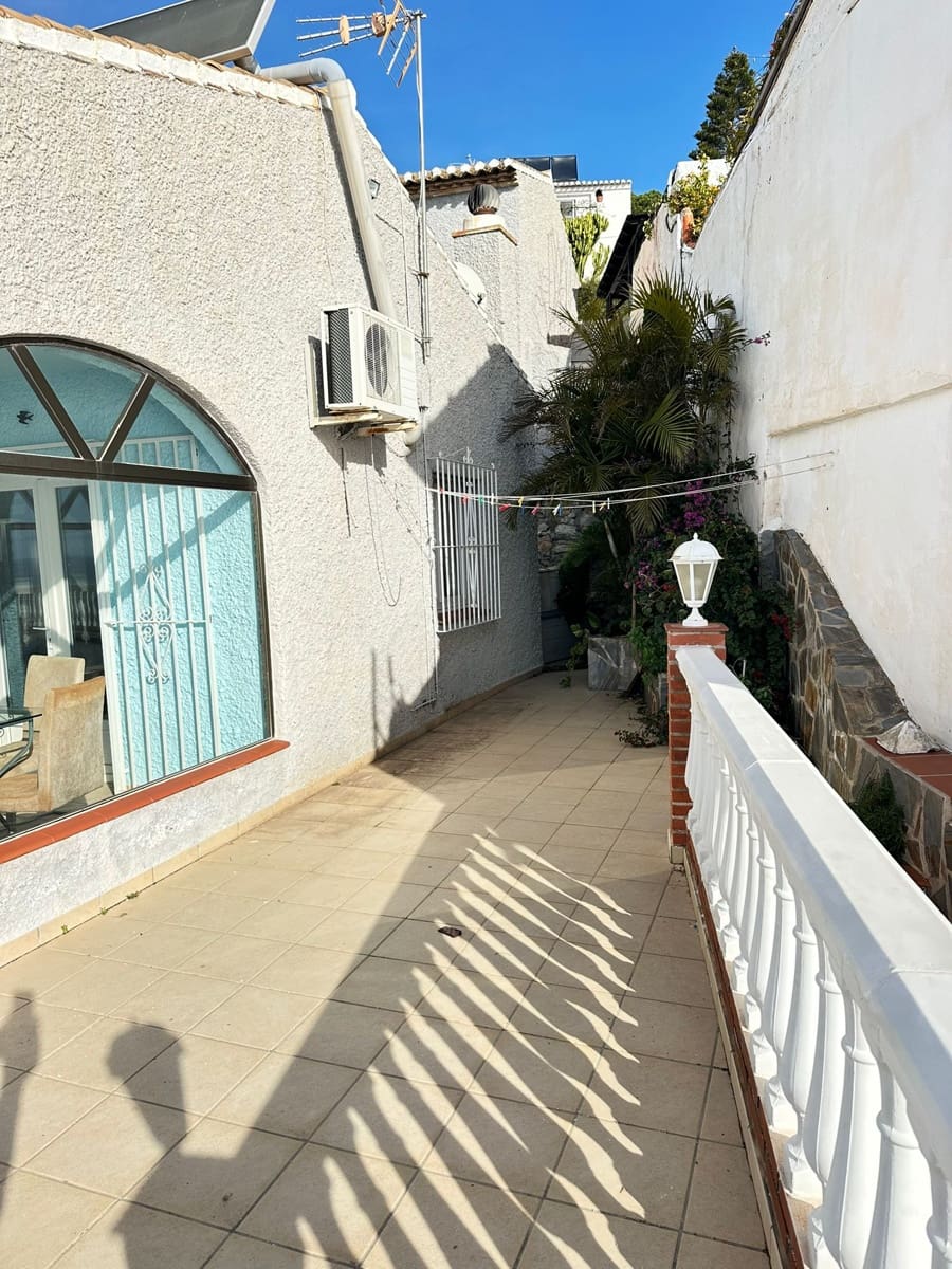 Chalet de 2 habitaciones en Salobreña en venta con piscina garaje - 375.000 € (Ref: 10004689)