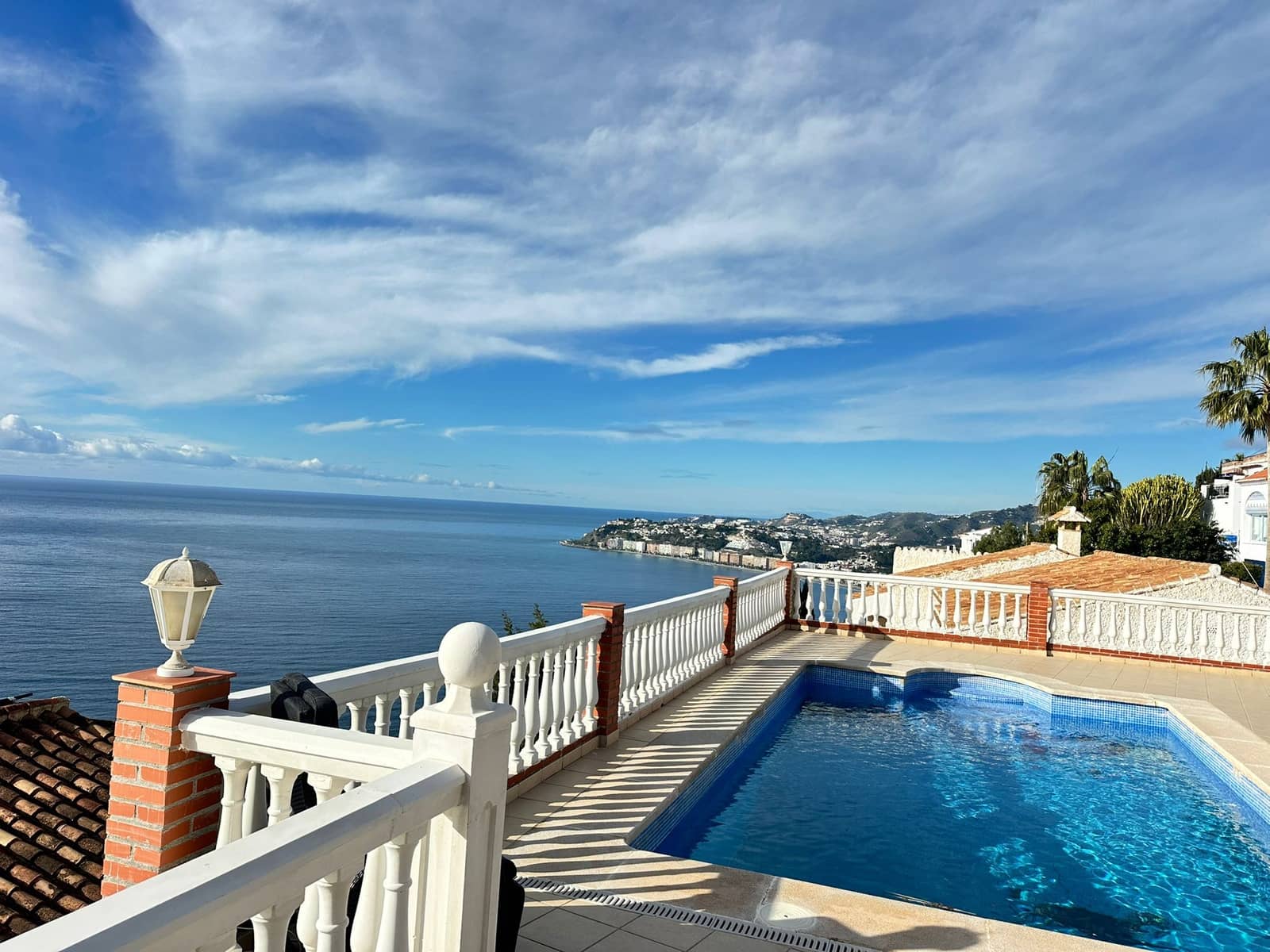 Chalet de 2 habitaciones en Salobreña en venta con piscina garaje - 375.000 € (Ref: 10004689)