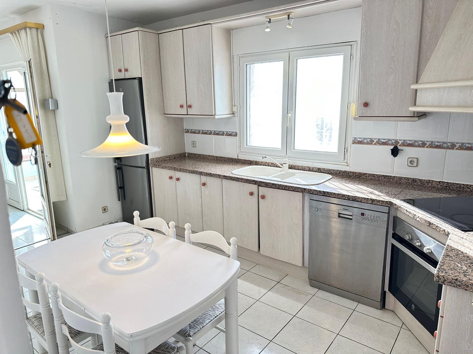 Chalet de 2 habitaciones en Salobreña en venta con piscina garaje - 375.000 € (Ref: 10004689)