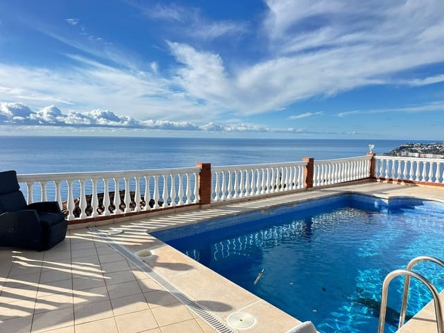 Chalet de 2 habitaciones en Salobreña en venta con piscina garaje - 375.000 € (Ref: 10004689)