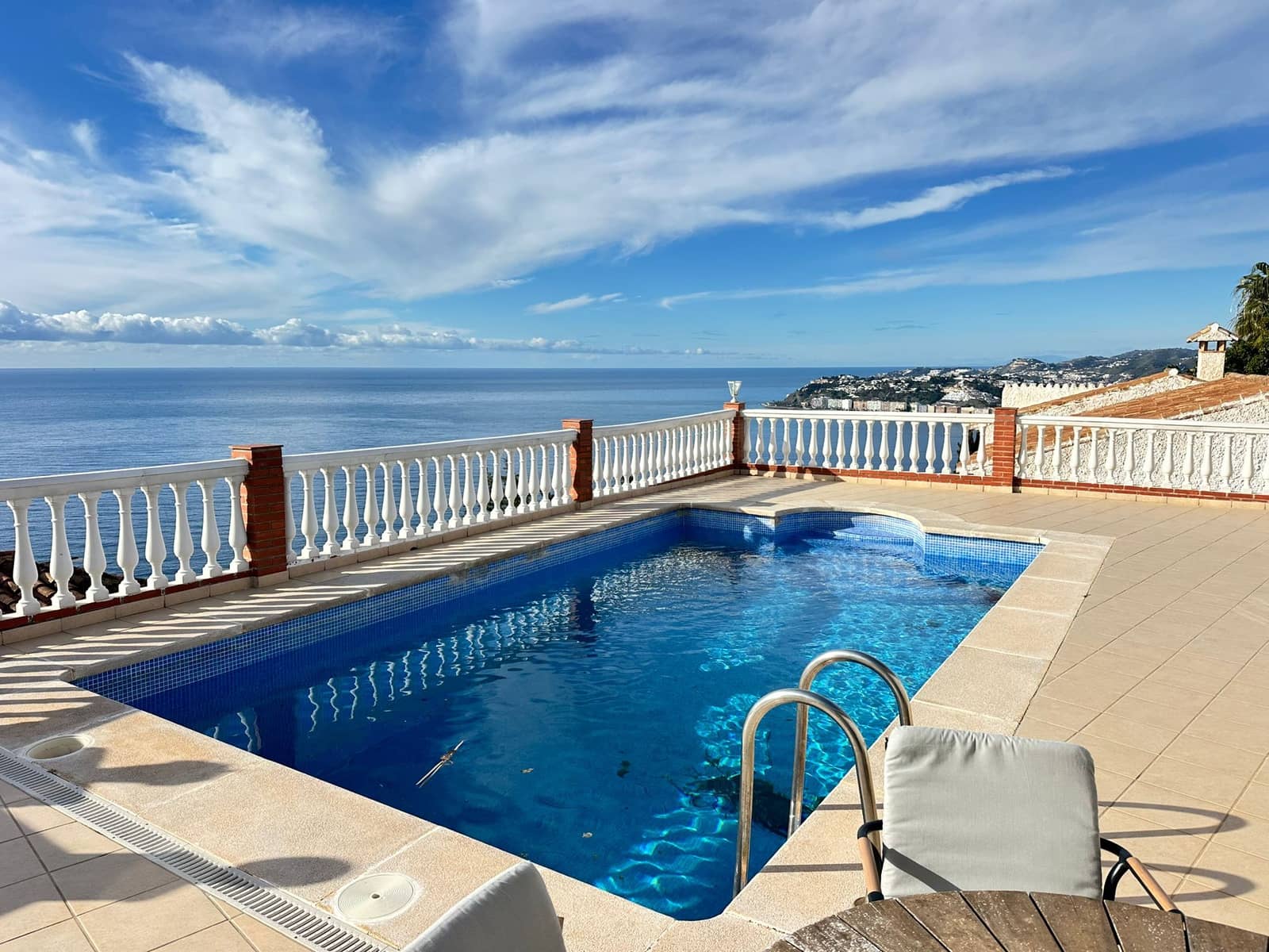 Chalet de 2 habitaciones en Salobreña en venta con piscina garaje - 375.000 € (Ref: 10004689)