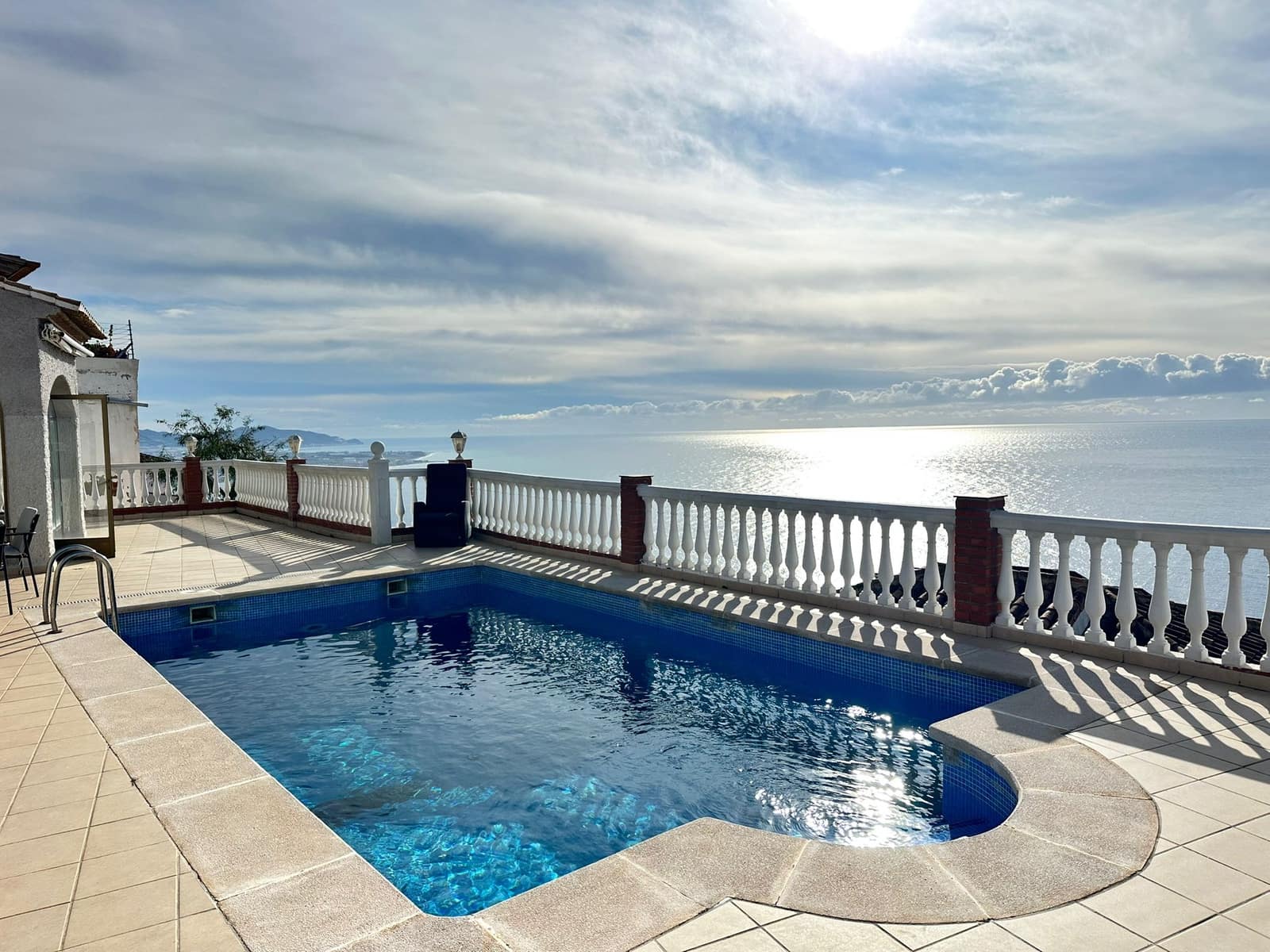 Chalet de 2 habitaciones en Salobreña en venta con piscina garaje - 375.000 € (Ref: 10004689)