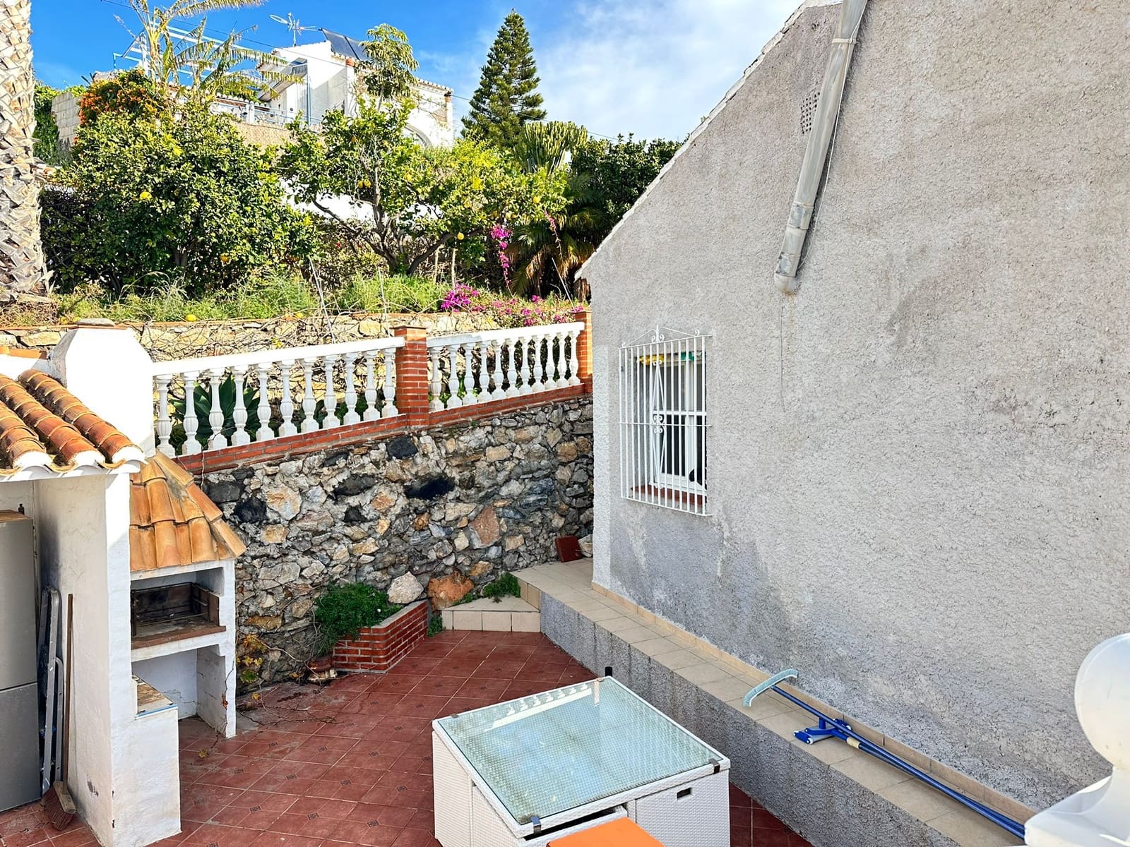 Chalet de 2 habitaciones en Salobreña en venta con piscina garaje - 375.000 € (Ref: 10004689)