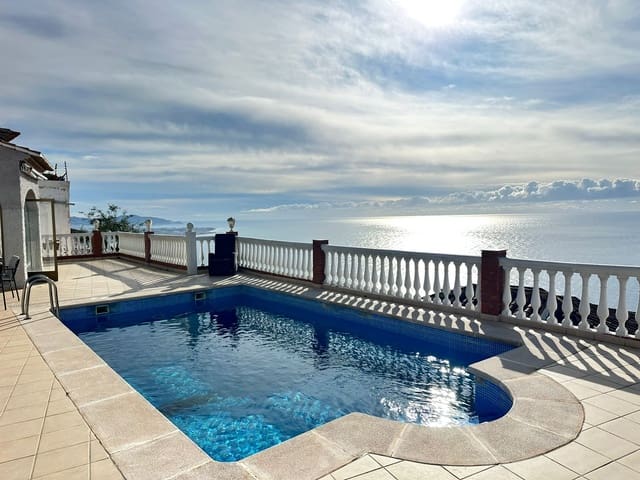 Chalet de 2 habitaciones en Salobreña en venta con piscina garaje - 375.000 € (Ref: 10004689)