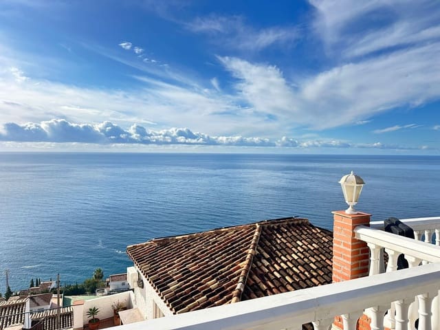 Chalet de 2 habitaciones en Salobreña en venta con piscina garaje - 375.000 € (Ref: 10004689)
