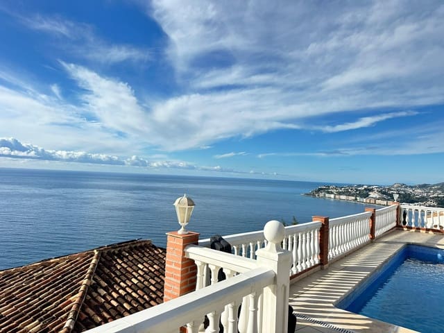 Chalet de 2 habitaciones en Salobreña en venta con piscina garaje - 375.000 € (Ref: 10004689)