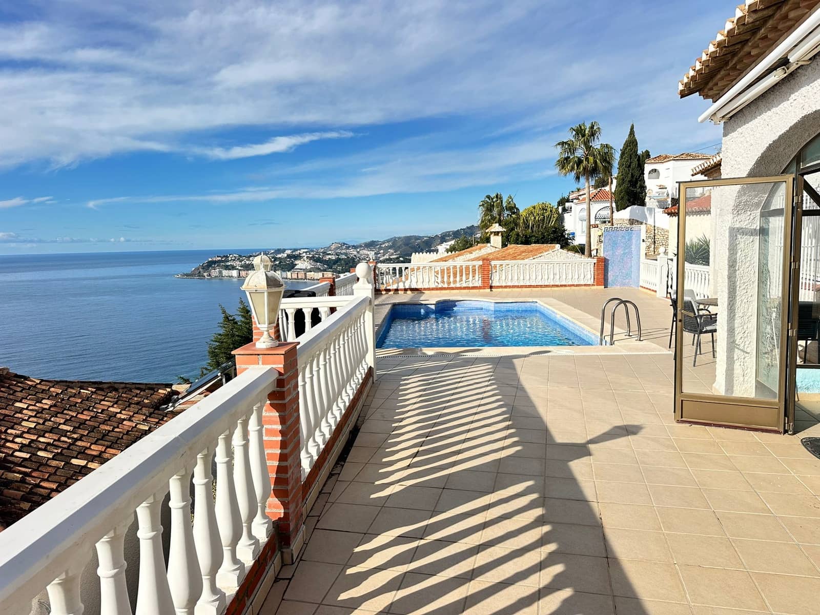Chalet de 2 habitaciones en Salobreña en venta con piscina garaje - 375.000 € (Ref: 10004689)