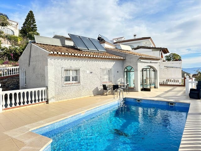 Chalet de 2 habitaciones en Salobreña en venta con piscina garaje - 375.000 € (Ref: 10004689)