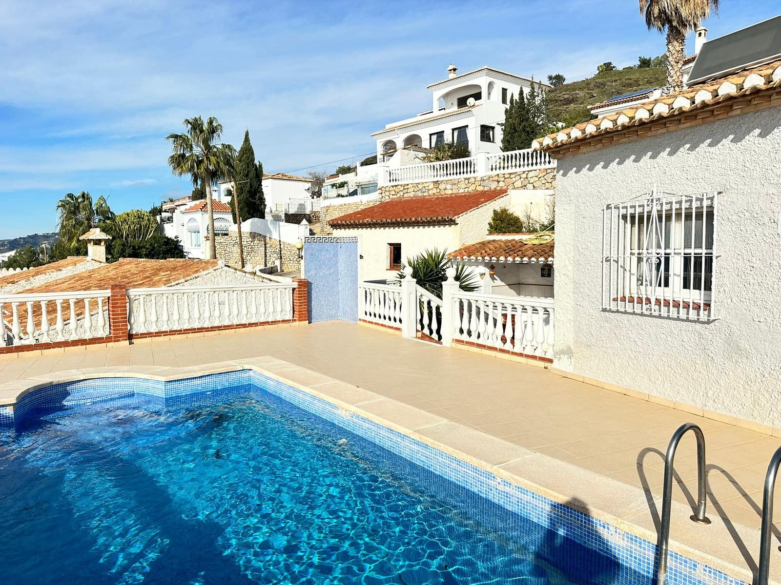Chalet de 2 habitaciones en Salobreña en venta con piscina garaje - 375.000 € (Ref: 10004689)