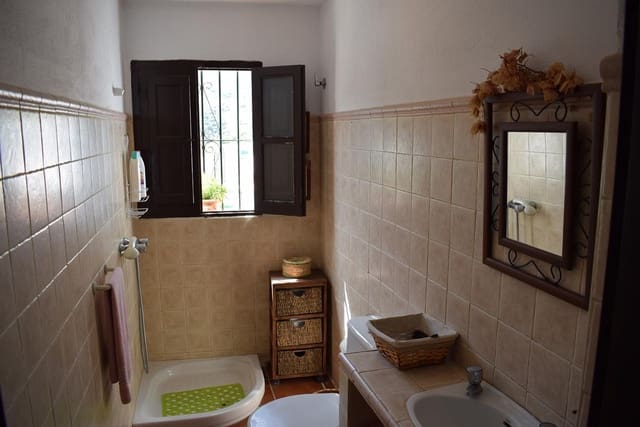2 bedroom Finca/Country House for sale in Almuñécar with pool - € 169,000 (Ref: 6228935)