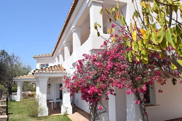 6 bedroom Villa for sale in La Herradura, Almuñécar - € 1,200,000 (Ref: 6950154)